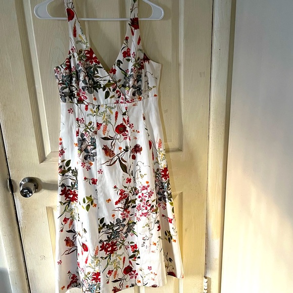 Tahari Arthur S Levine Dresses Color Ivory/Rio White Floral Julie Dress Side 4. - Picture 2 of 16